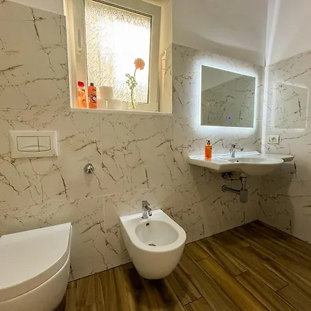Private Ground Floor Apt New Bazaar Apartment *